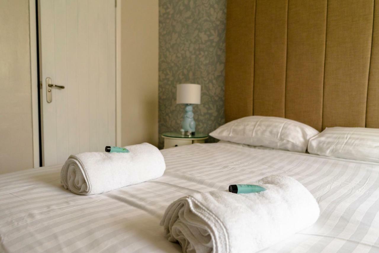 Wavecrest Hotell Holyhead Eksteriør bilde